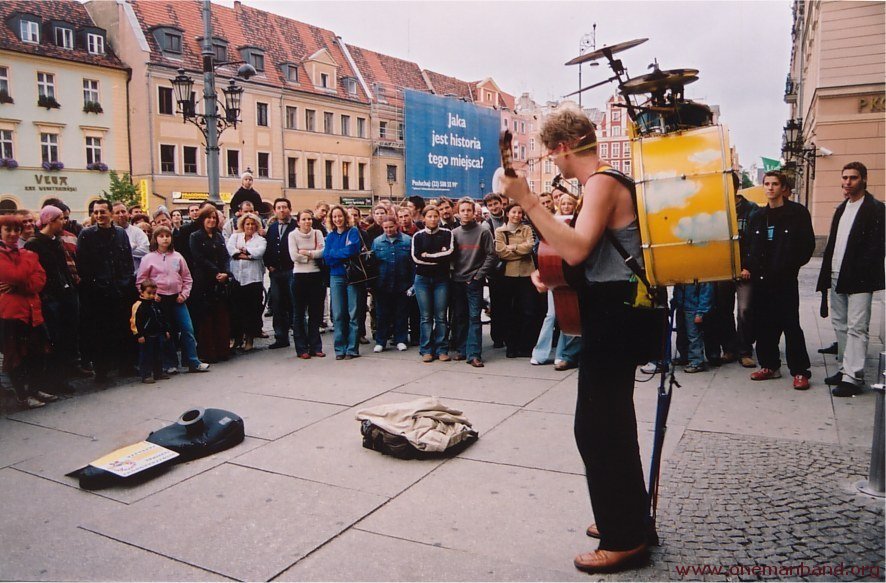 one man band - buskerbus, wroclaw